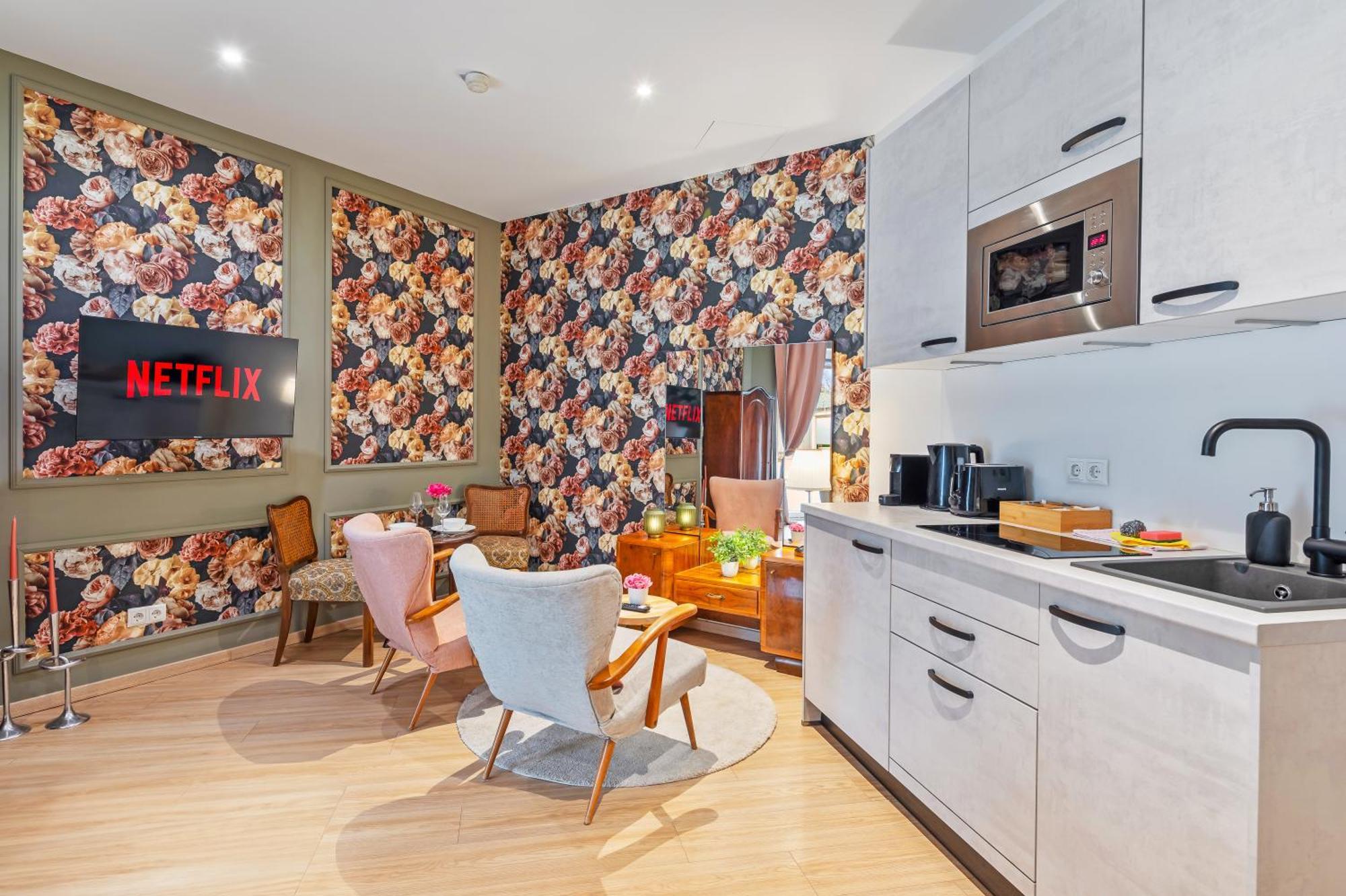 Stylish Flower Power Studio - Close To City Center & Public Transport - Ac & Wifi Vienna Exterior photo