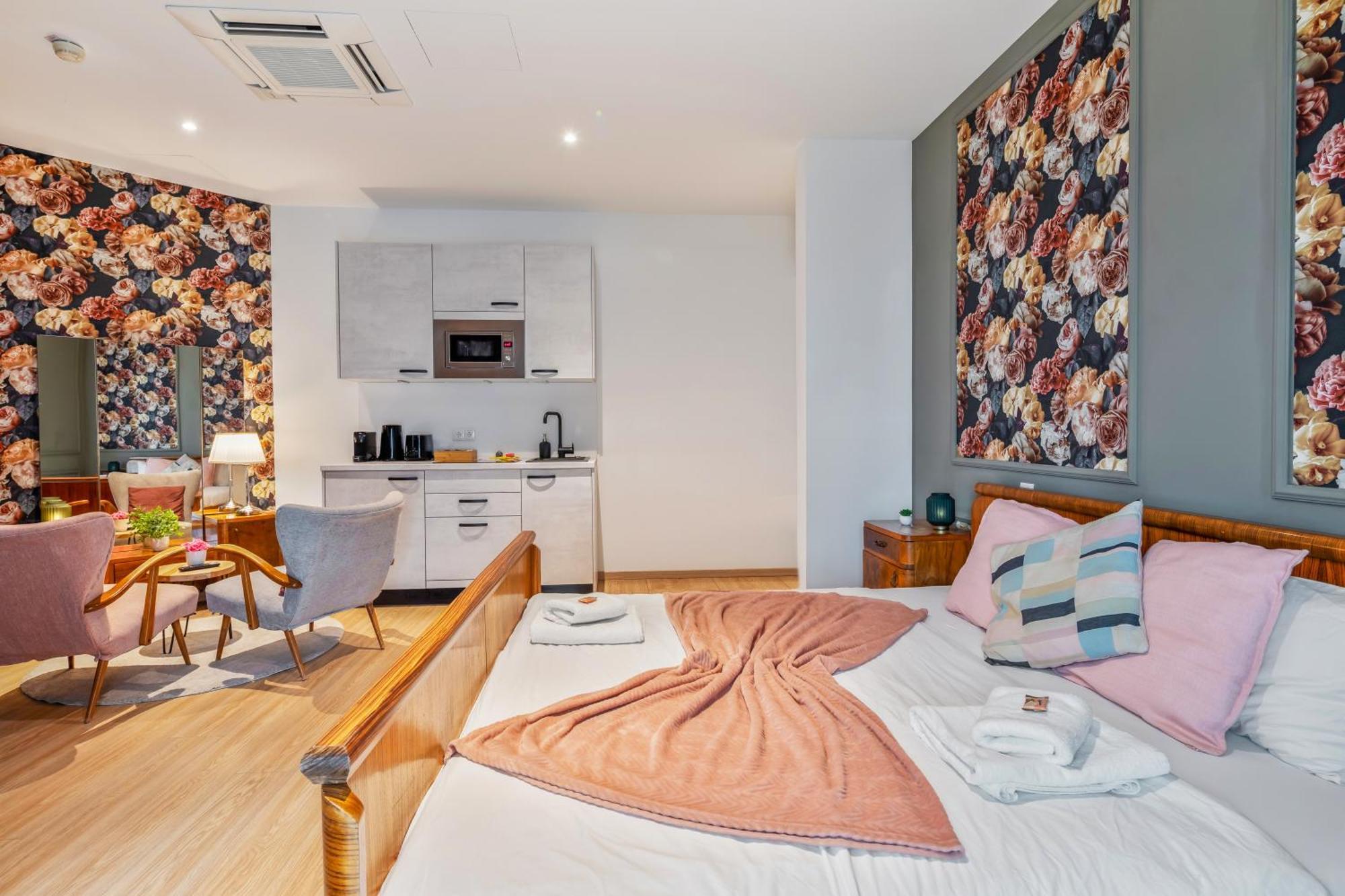 Stylish Flower Power Studio - Close To City Center & Public Transport - Ac & Wifi Vienna Exterior photo